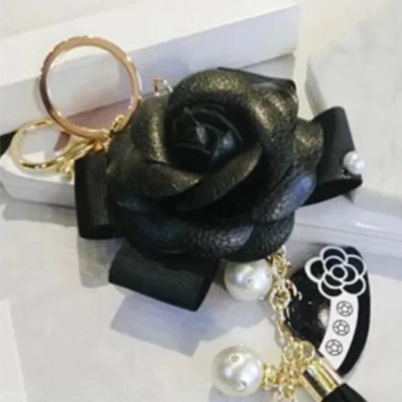 Black and white Purse Decoration / Keychain - Picture 2 of 3